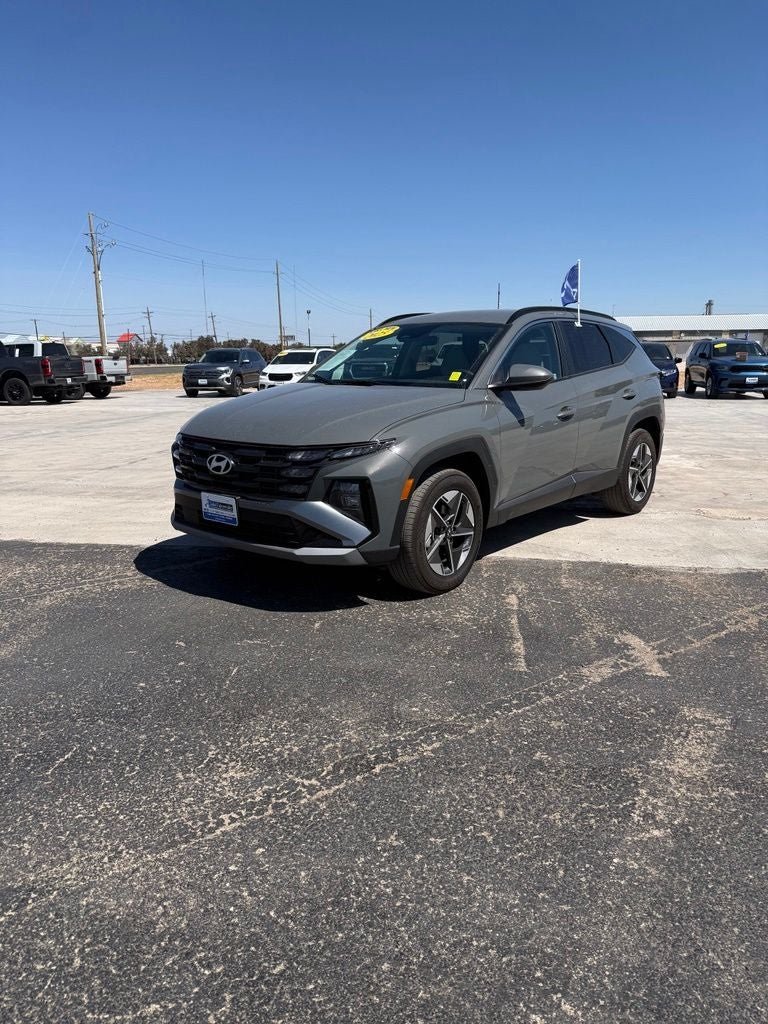 2025 Hyundai Tucson SEL in Hampton Gray — front three-quarter view